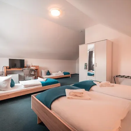 לינה וארוחת בוקר Airport Lounge דיסלדורף