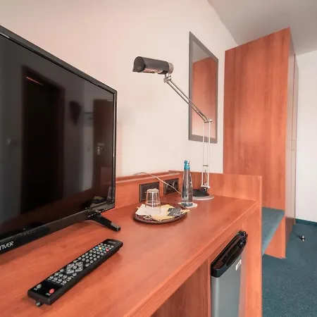 Airport Lounge לינה וארוחת בוקר